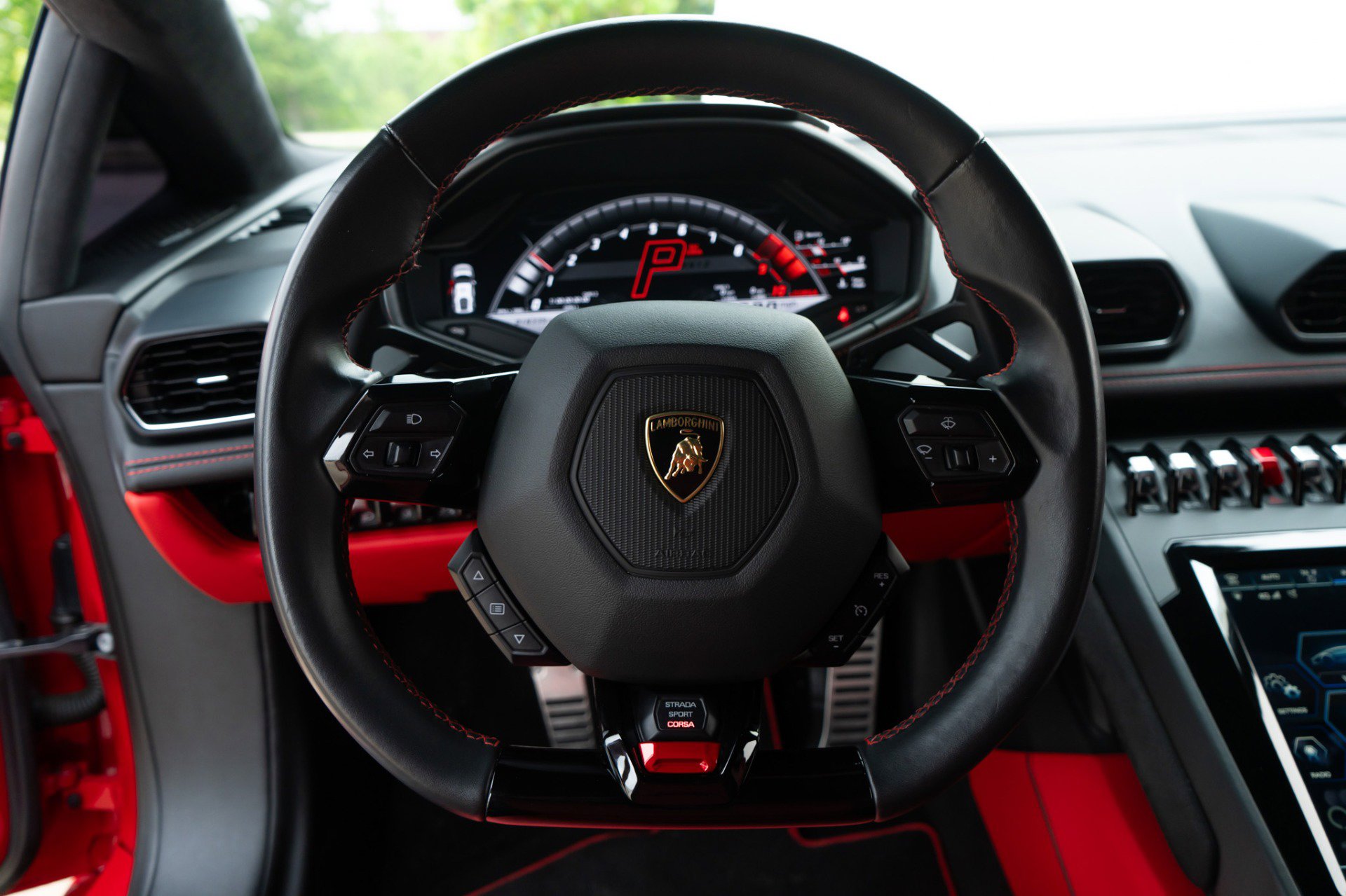 Used 2021 Lamborghini Huracan EVO RWD image 10
