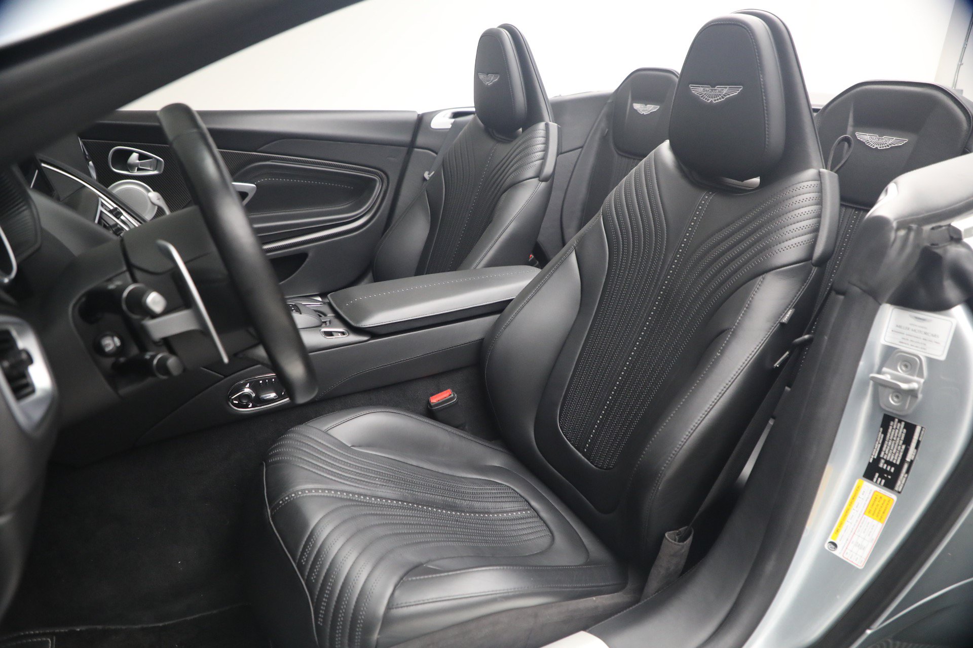 Used 2019 Aston Martin DB11 Volante RWD image 28