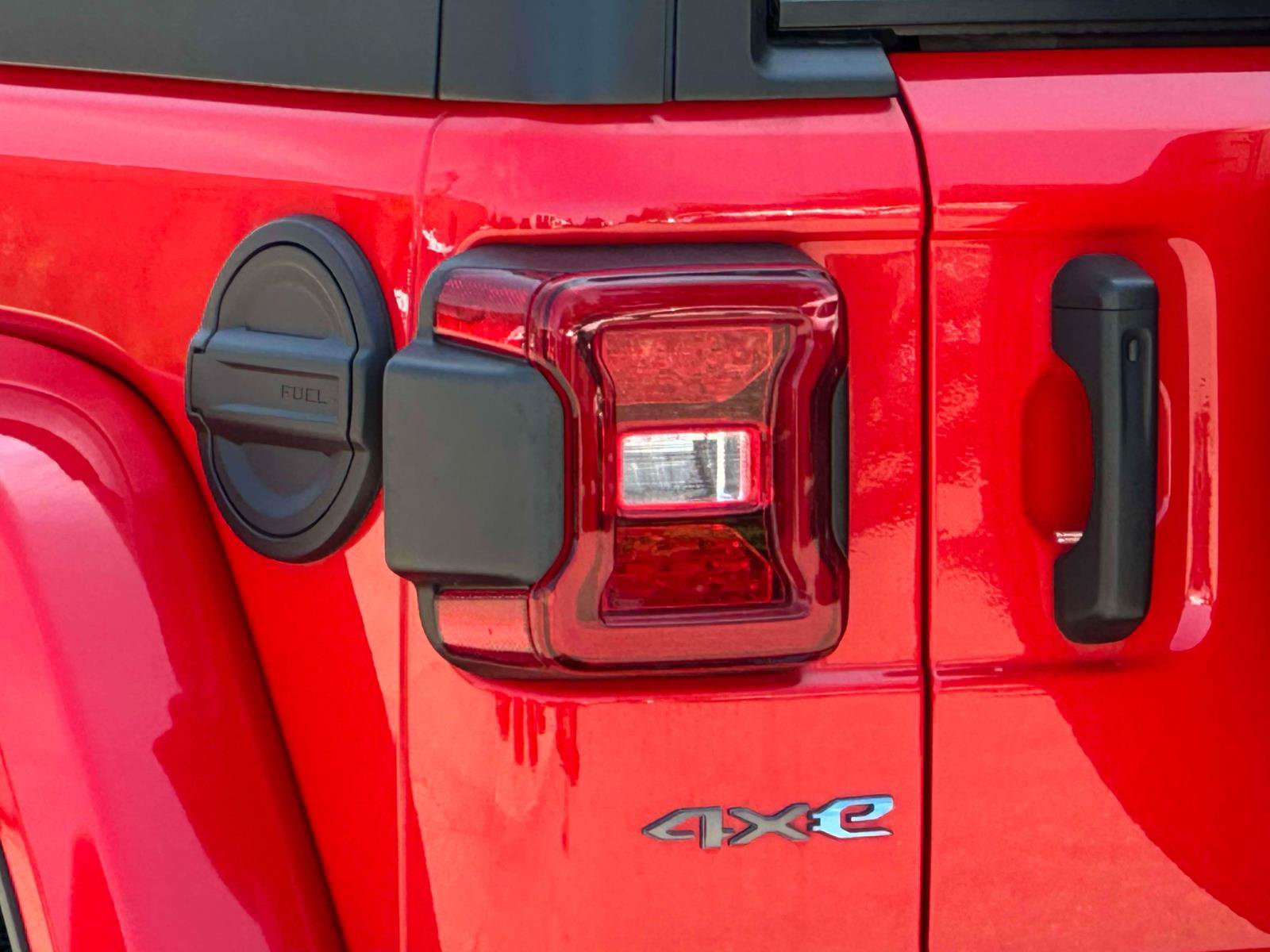 Used 2024 Jeep Wrangler Unlimited w/ Convenience Group AWD/4WD image 9