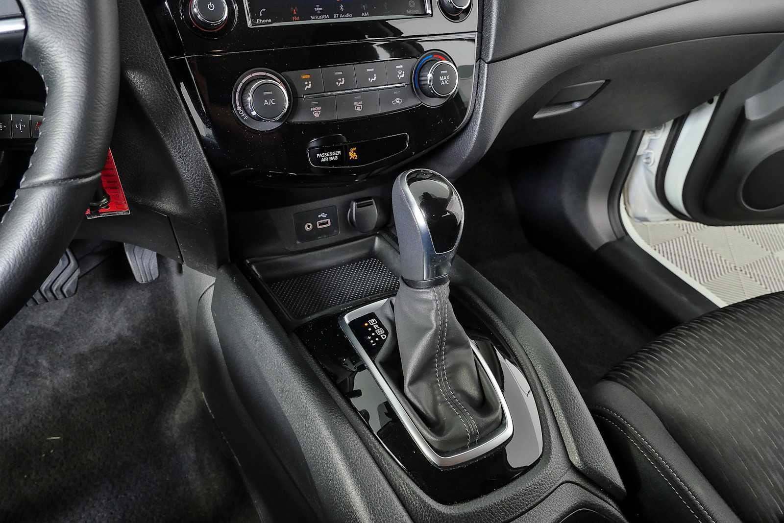 Used 2020 Nissan Rogue S w/ Special Edition Package FWD image 16