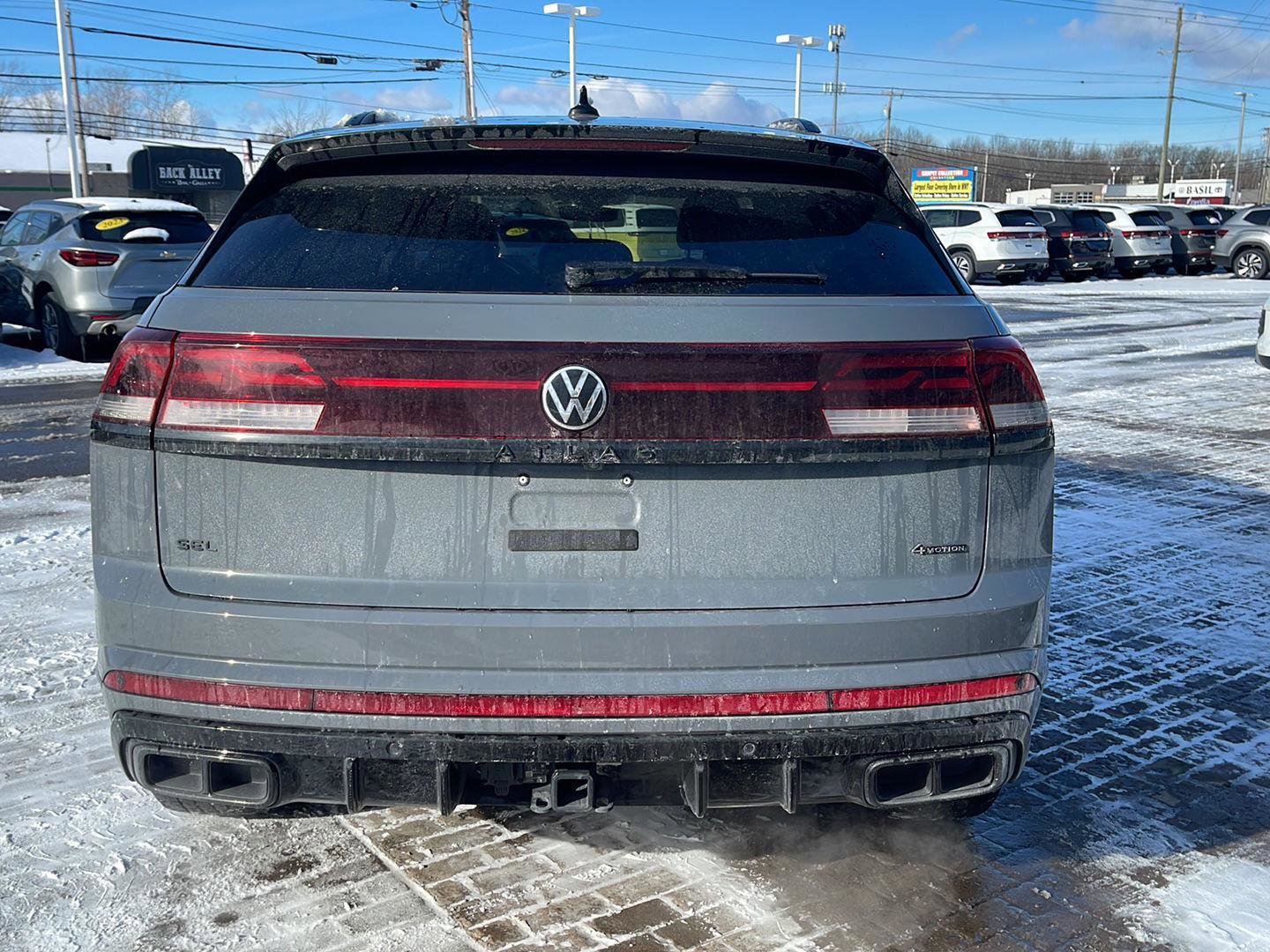 Used 2025 Volkswagen Atlas Cross Sport SEL R-Line image 5