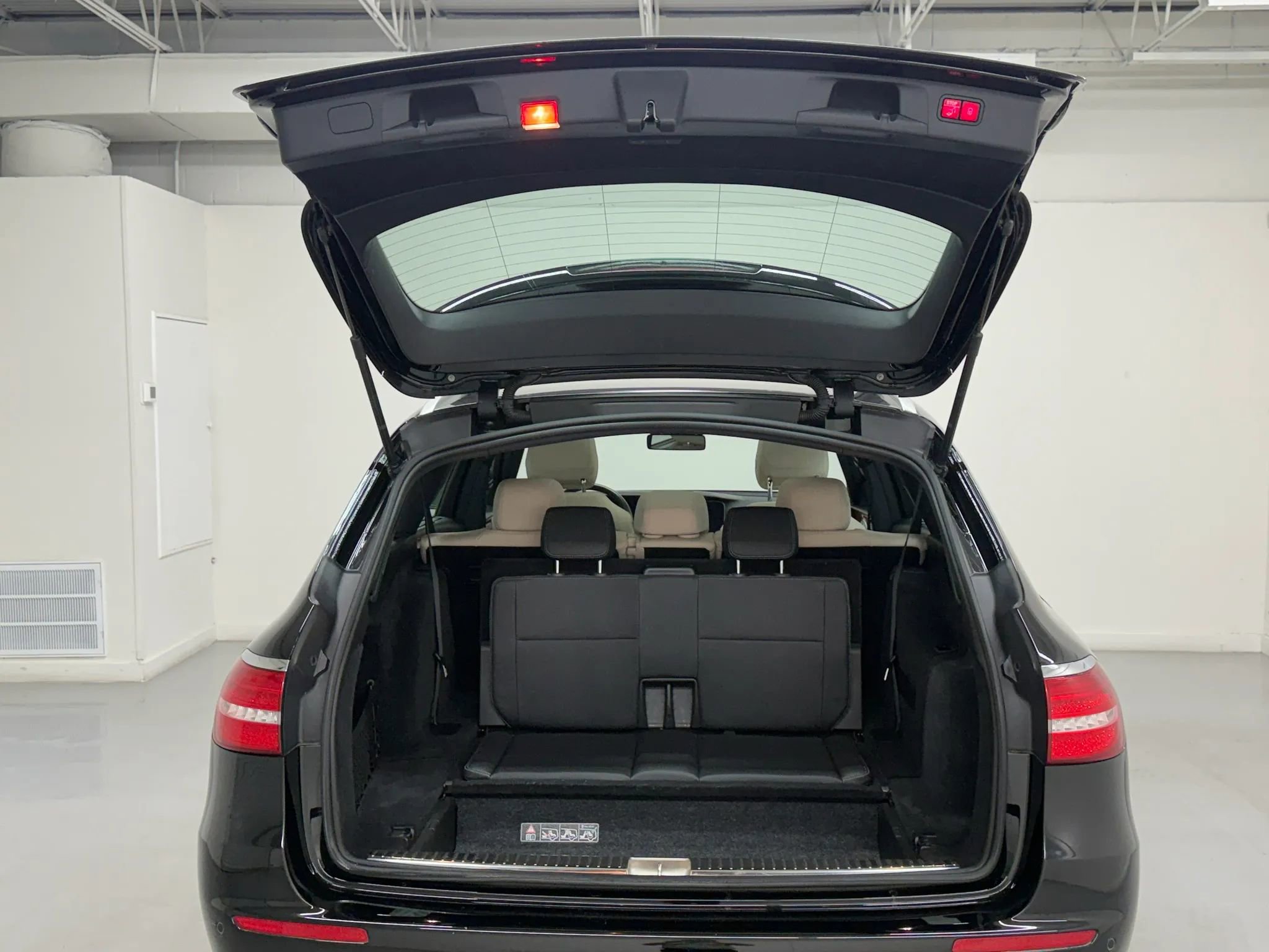 Used 2020 Mercedes-Benz E 450 4MATIC Wagon image 36