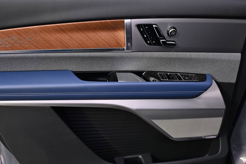 New 2026 Cadillac Vistiq Premium Luxury w/ LPO, Floor Liner Package image 23