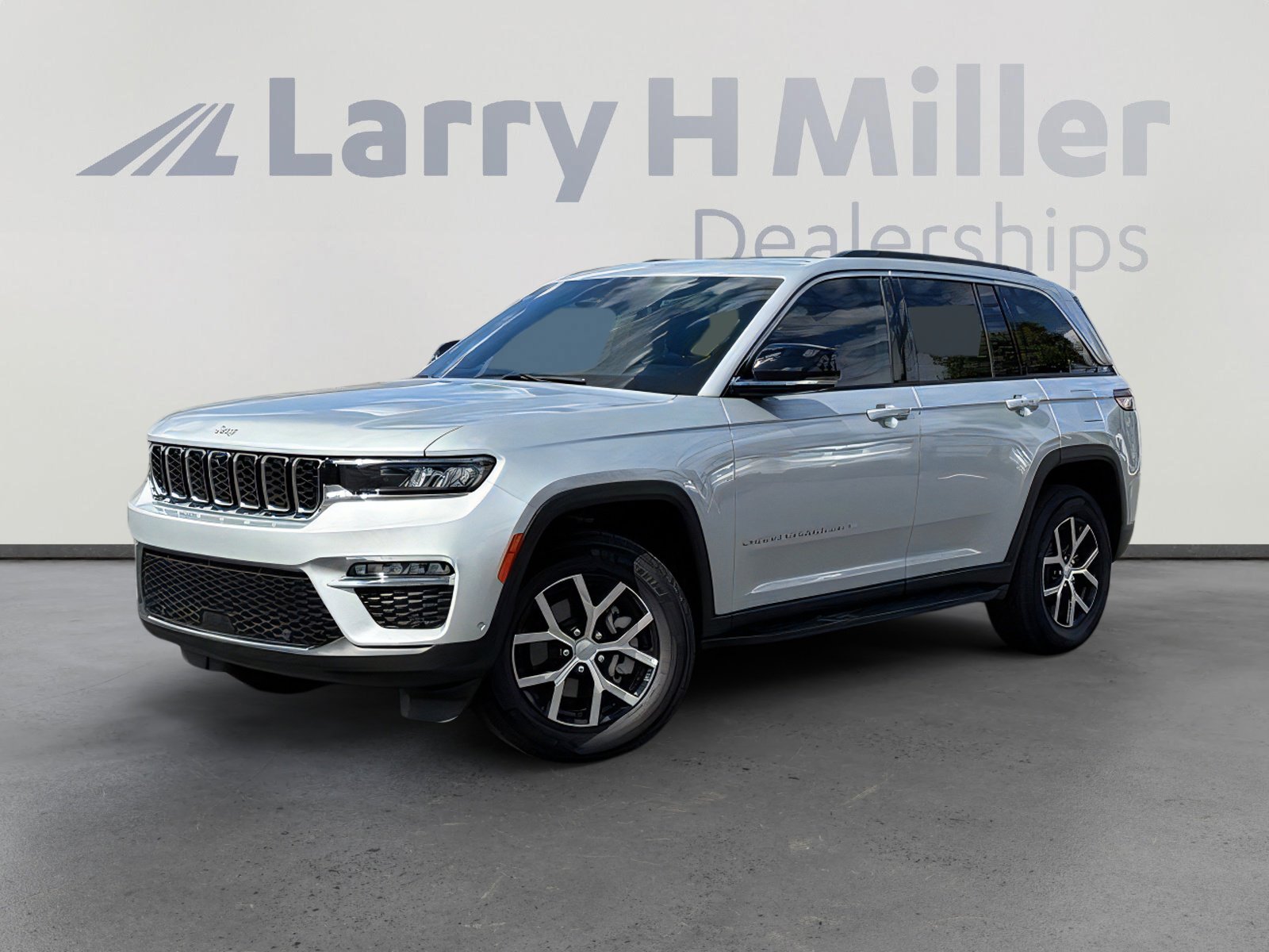 Used 2025 Jeep Grand Cherokee Limited w/ Luxury Tech Group II RWD image 1