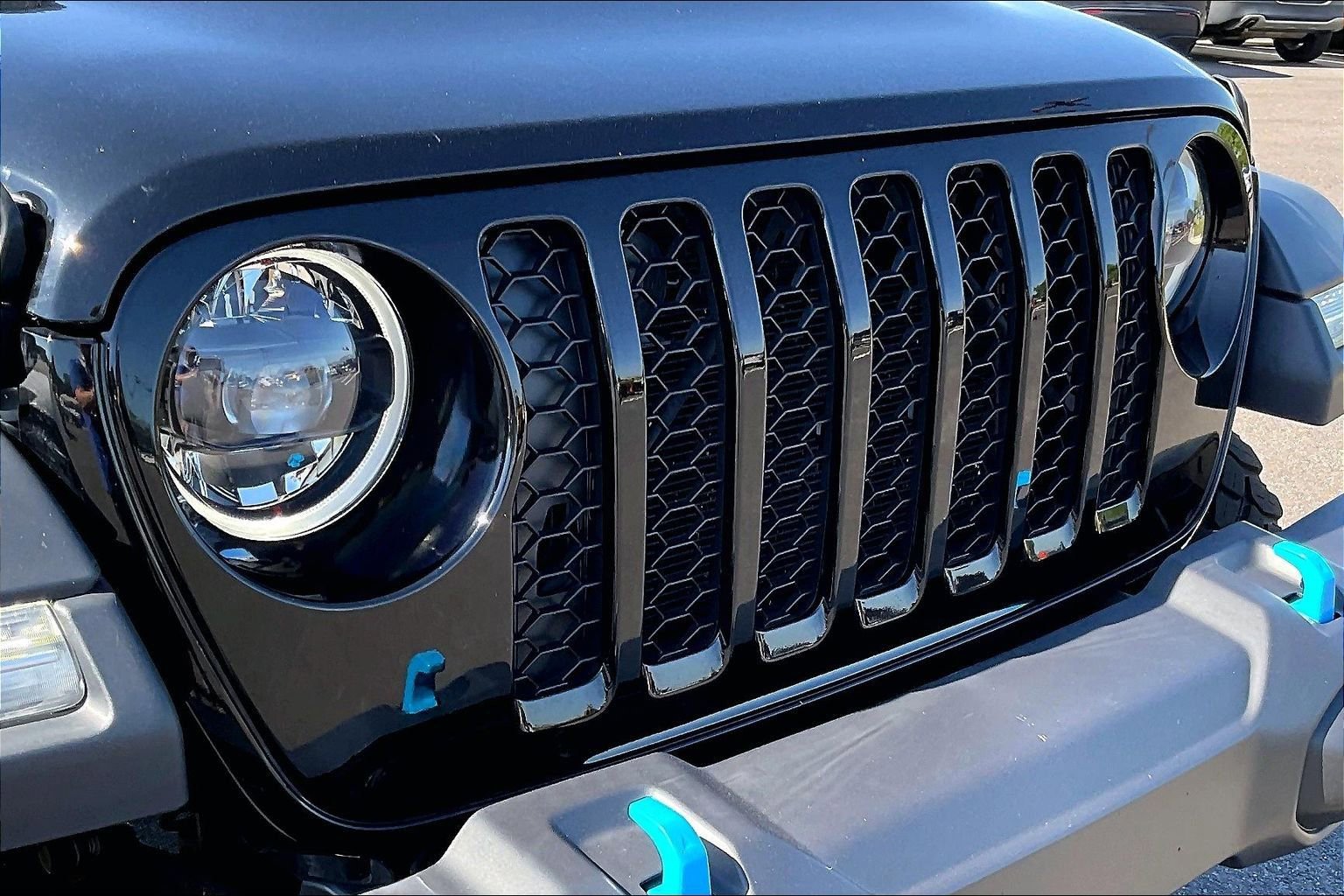 Used 2023 Jeep Wrangler Unlimited w/ Cold Weather Group AWD/4WD image 32