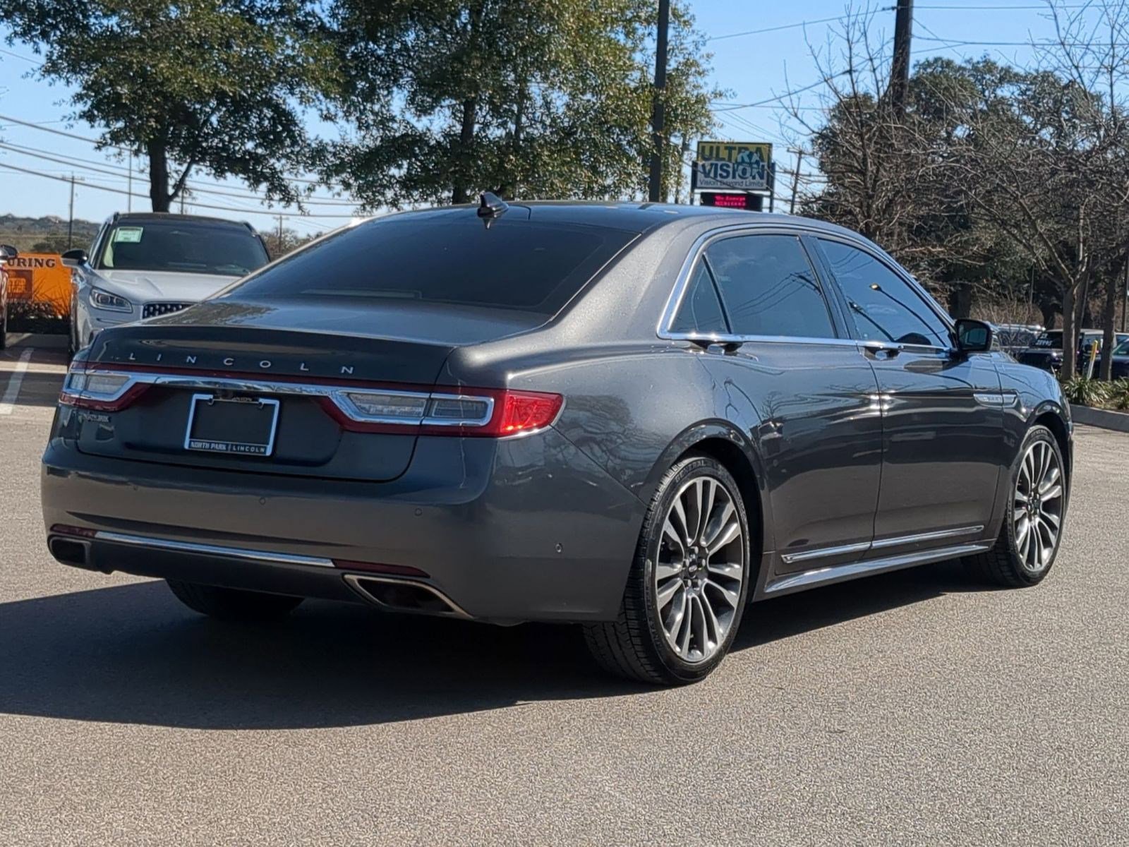 Used 2018 Lincoln Continental Reserve image 3