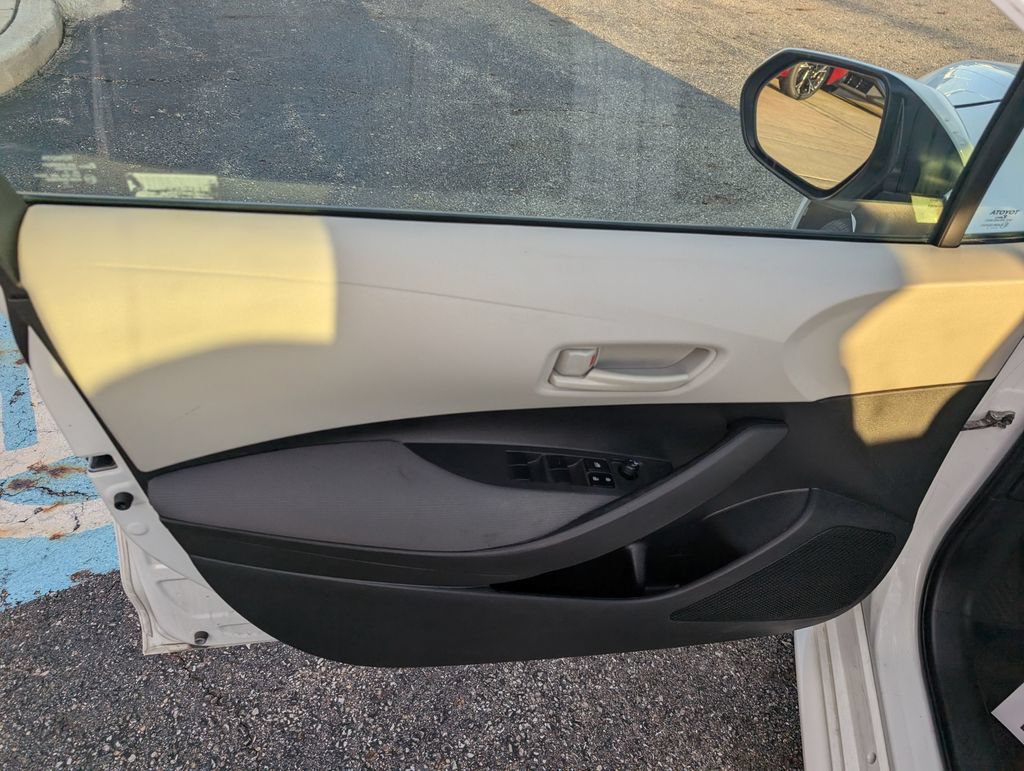 Used 2022 Toyota Corolla LE FWD image 11
