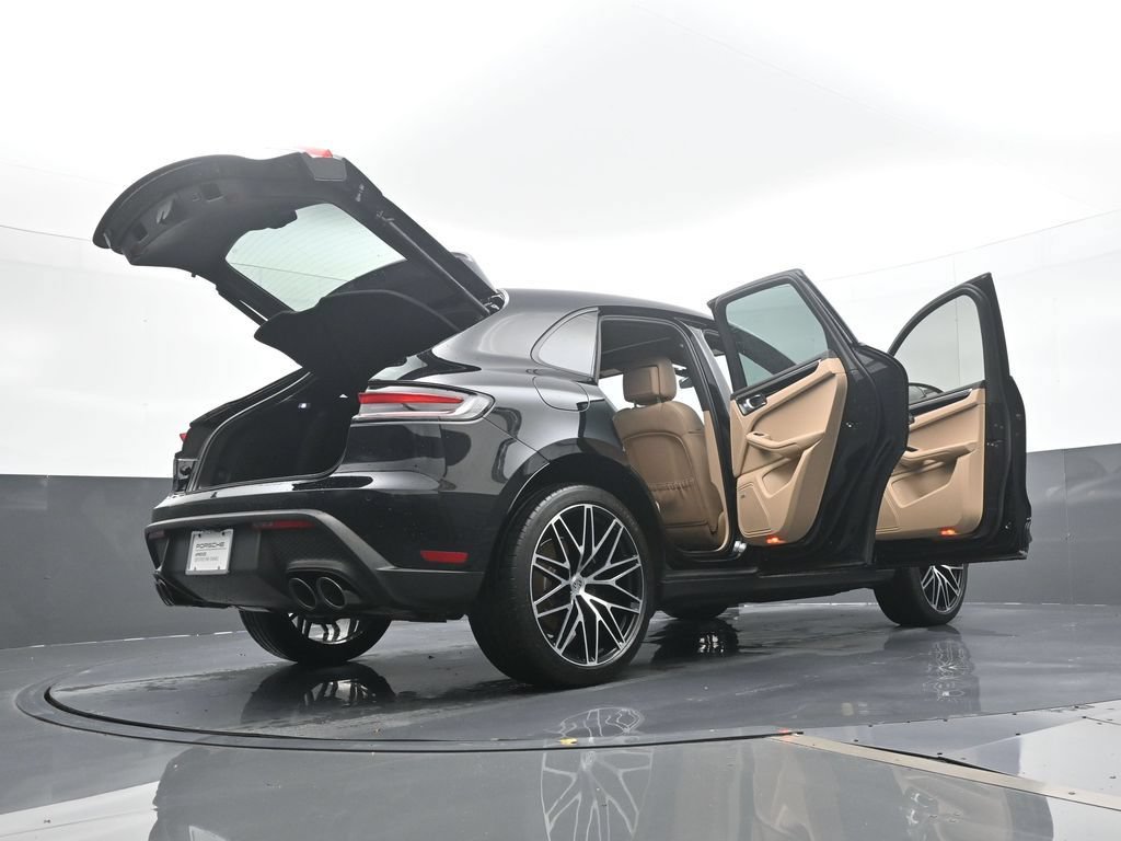 Certified 2025 Porsche Macan AWD/4WD image 27