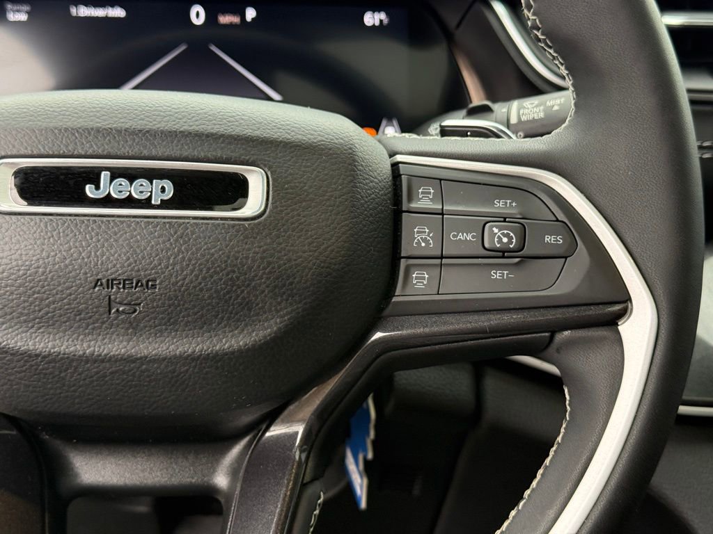 Used 2023 Jeep Grand Cherokee L Laredo image 16