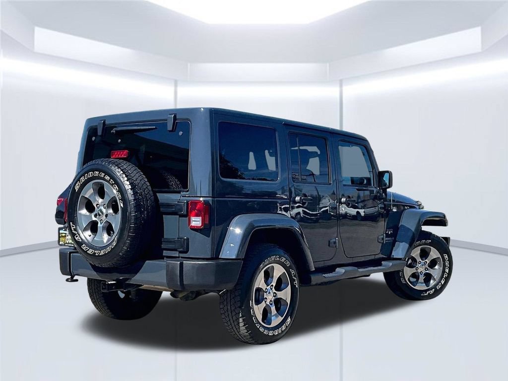 Used 2017 Jeep Wrangler Unlimited Sahara w/ Connectivity Group AWD/4WD image 14