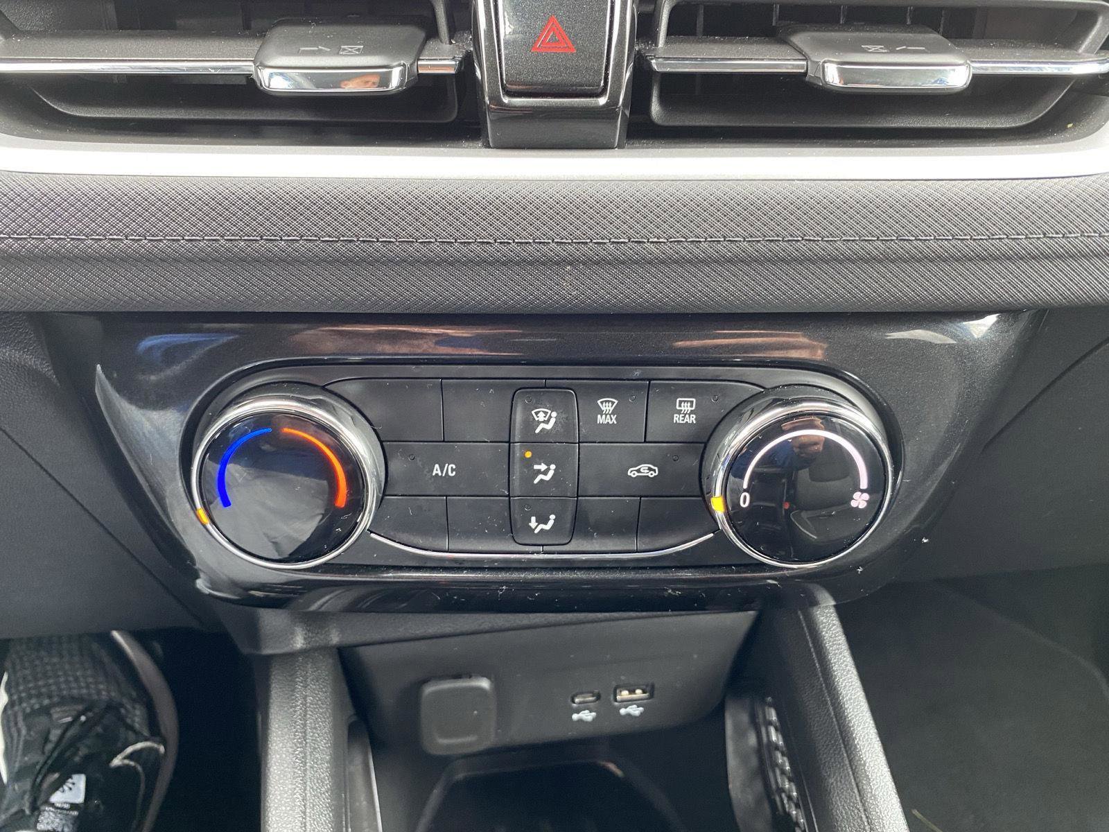 Used 2025 Chevrolet TrailBlazer LT AWD/4WD image 24