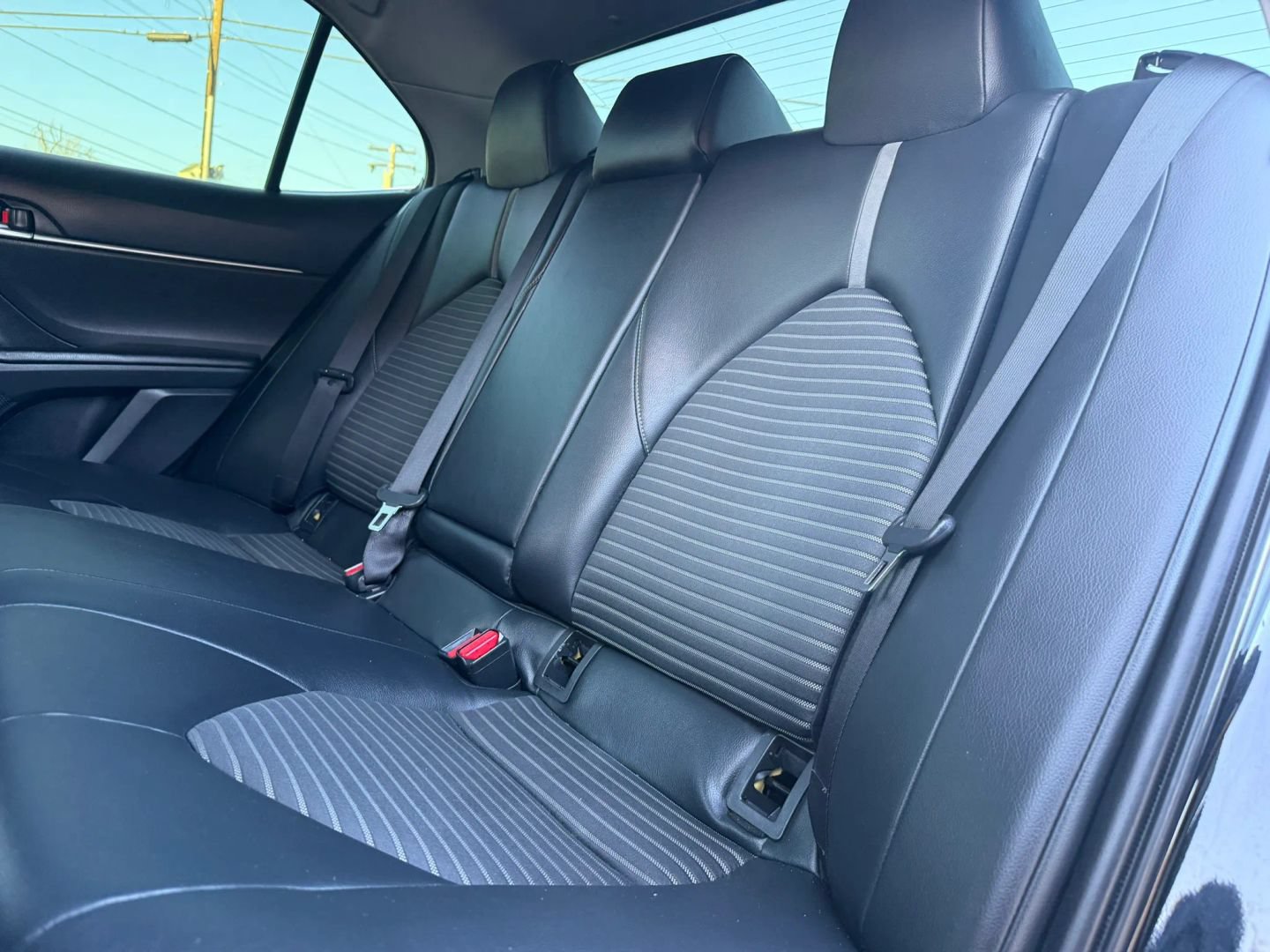 Used 2018 Toyota Camry SE w/ Moonroof Package FWD image 13