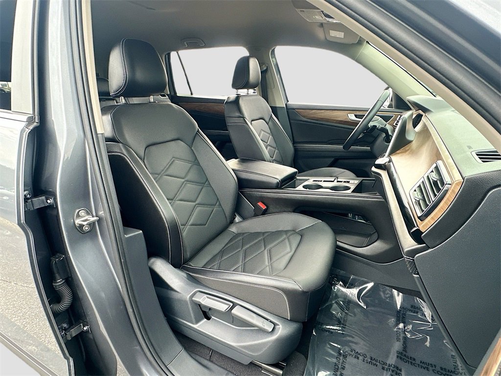 Used 2024 Volkswagen Atlas SE image 28