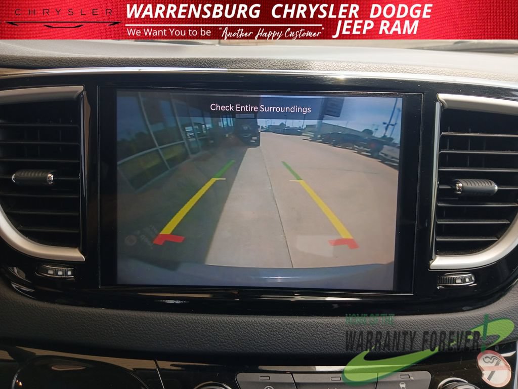 Used 2022 Chrysler Pacifica Touring-L FWD image 23