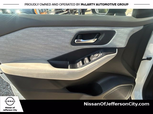 Used 2023 Nissan Rogue SV AWD/4WD image 16
