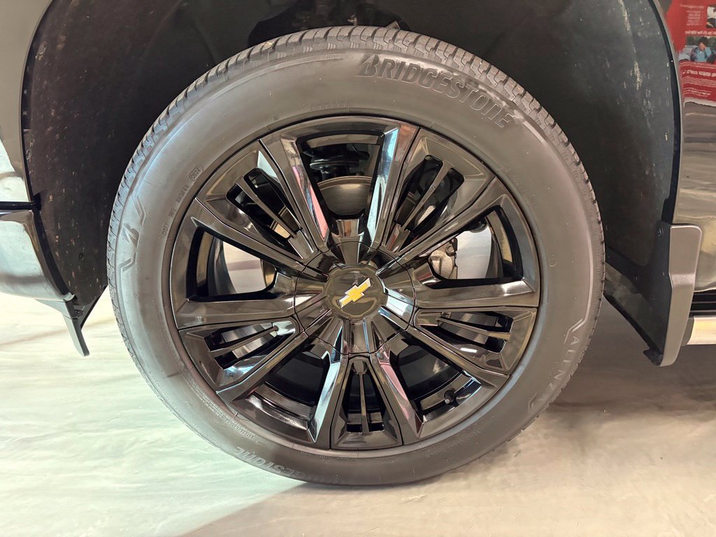 Used 2024 Chevrolet Silverado 1500 High Country AWD/4WD image 28