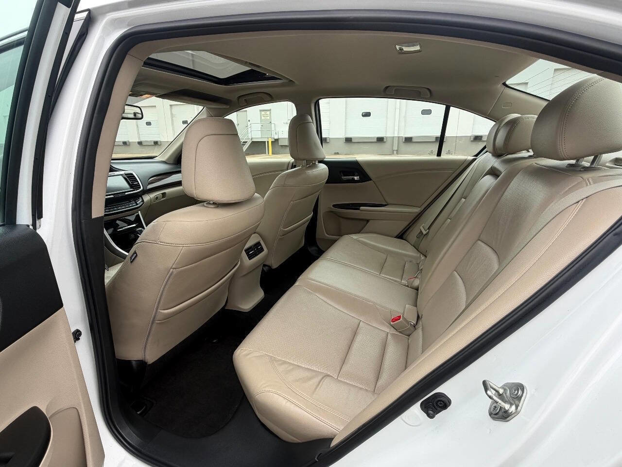 Used 2016 Honda Accord EX-L image 11