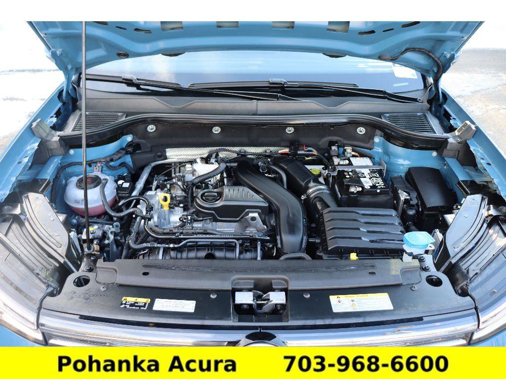 Used 2025 Volkswagen Taos SEL image 33