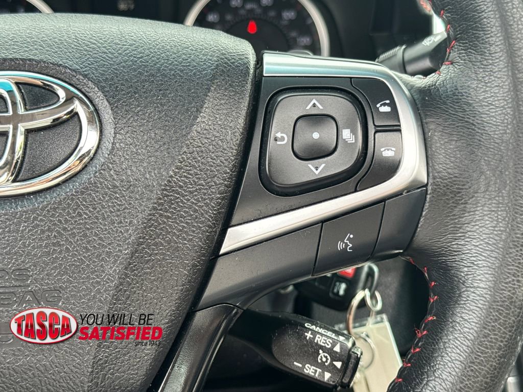 Used 2017 Toyota Camry SE w/ Moonroof Package FWD image 19