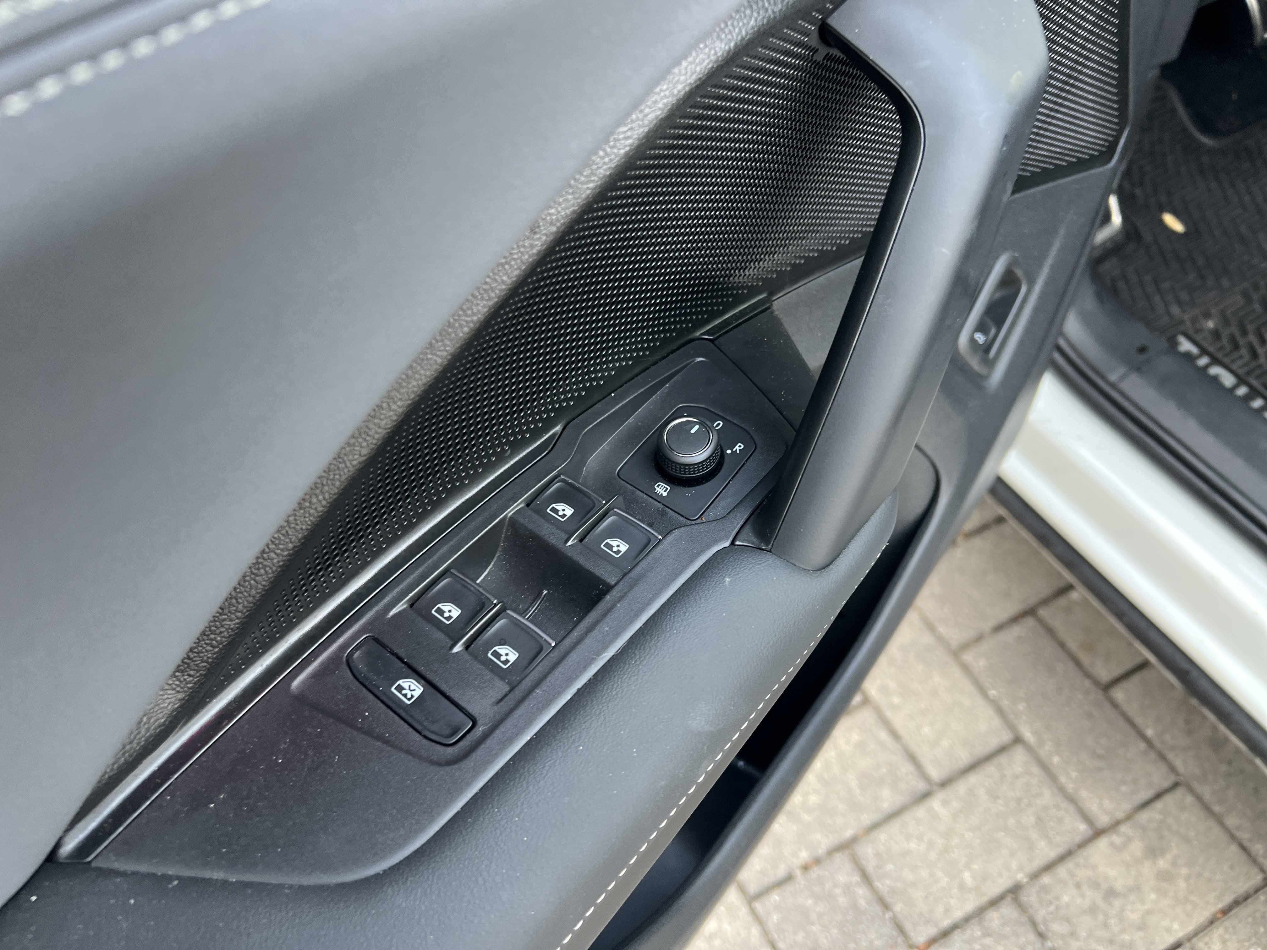 Certified 2026 Volkswagen Tiguan SE R-Line FWD image 12