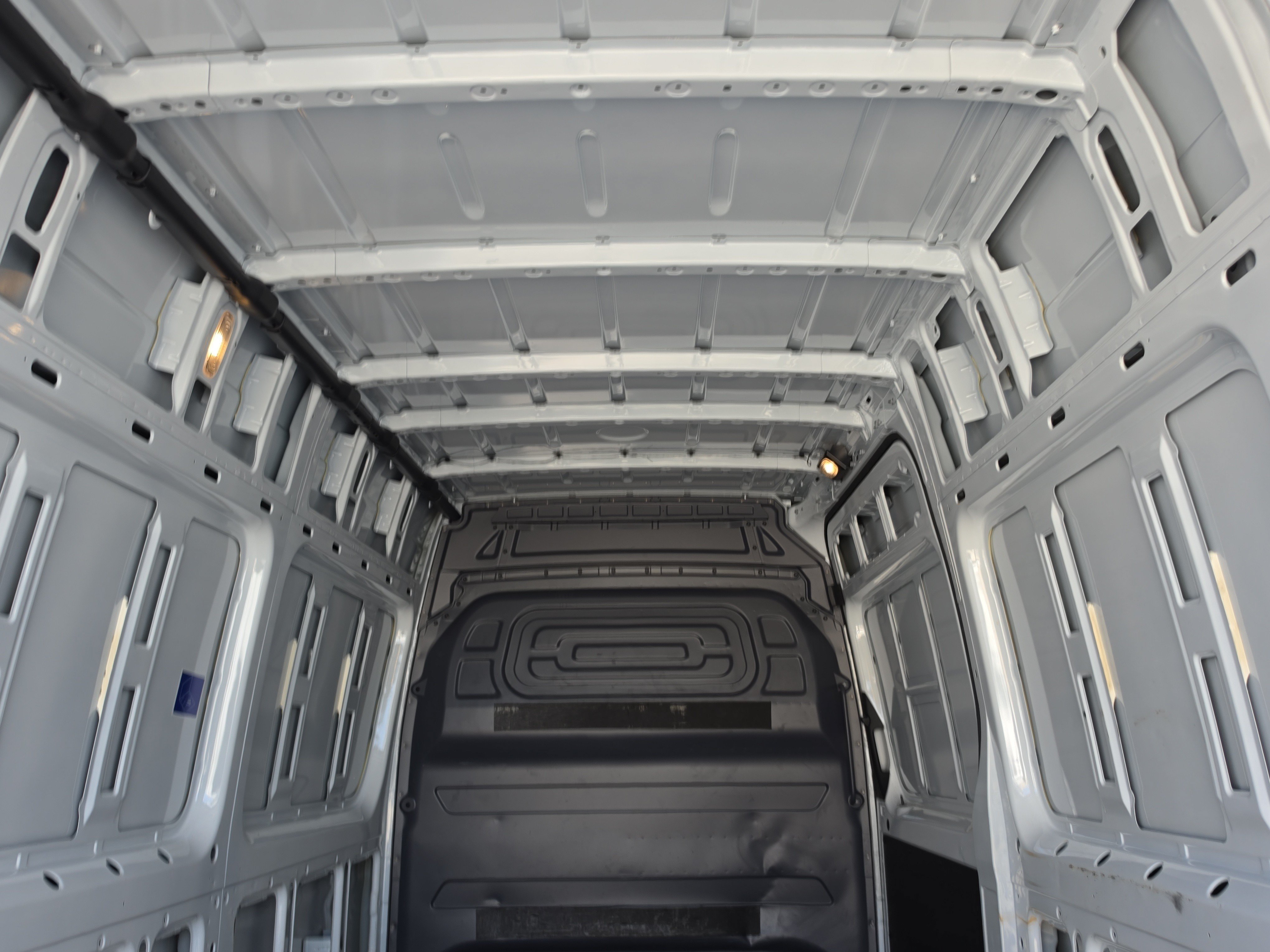 Used 2025 Mercedes-Benz Sprinter 2500 image 13