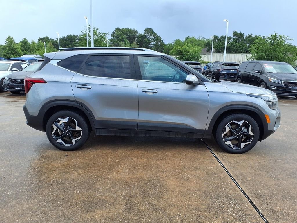 Used 2024 Kia Seltos EX FWD image 6