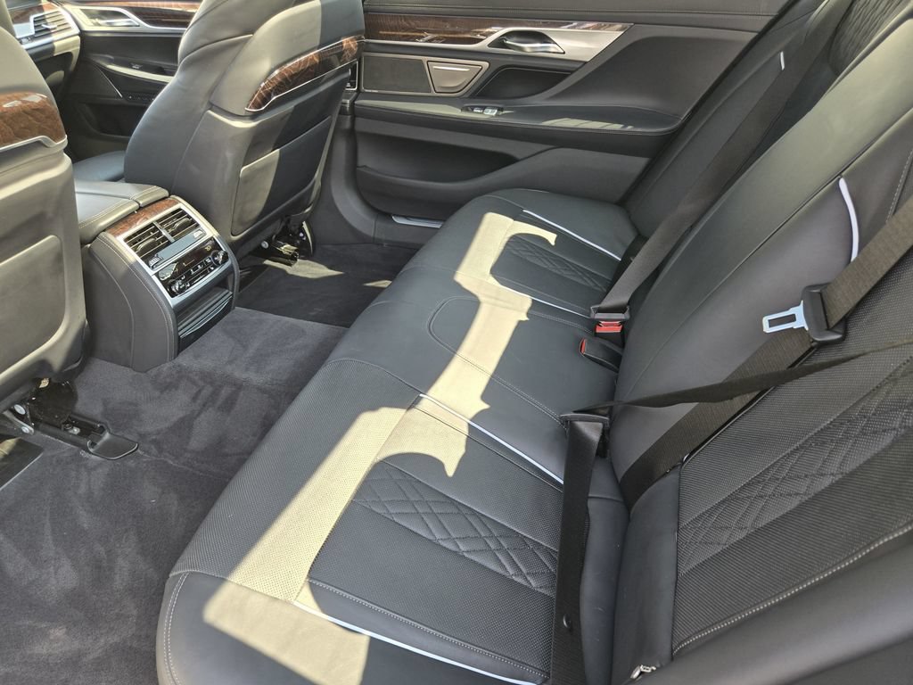 Used 2020 BMW 750i xDrive w/ Executive Package AWD/4WD image 30