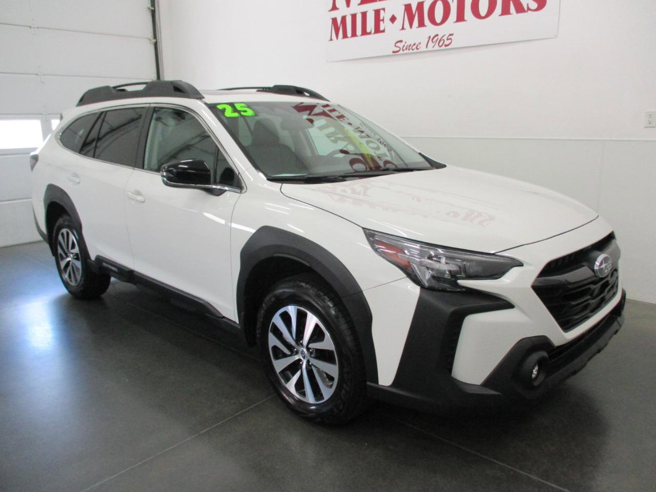 Used 2025 Subaru Outback Premium AWD/4WD image 1