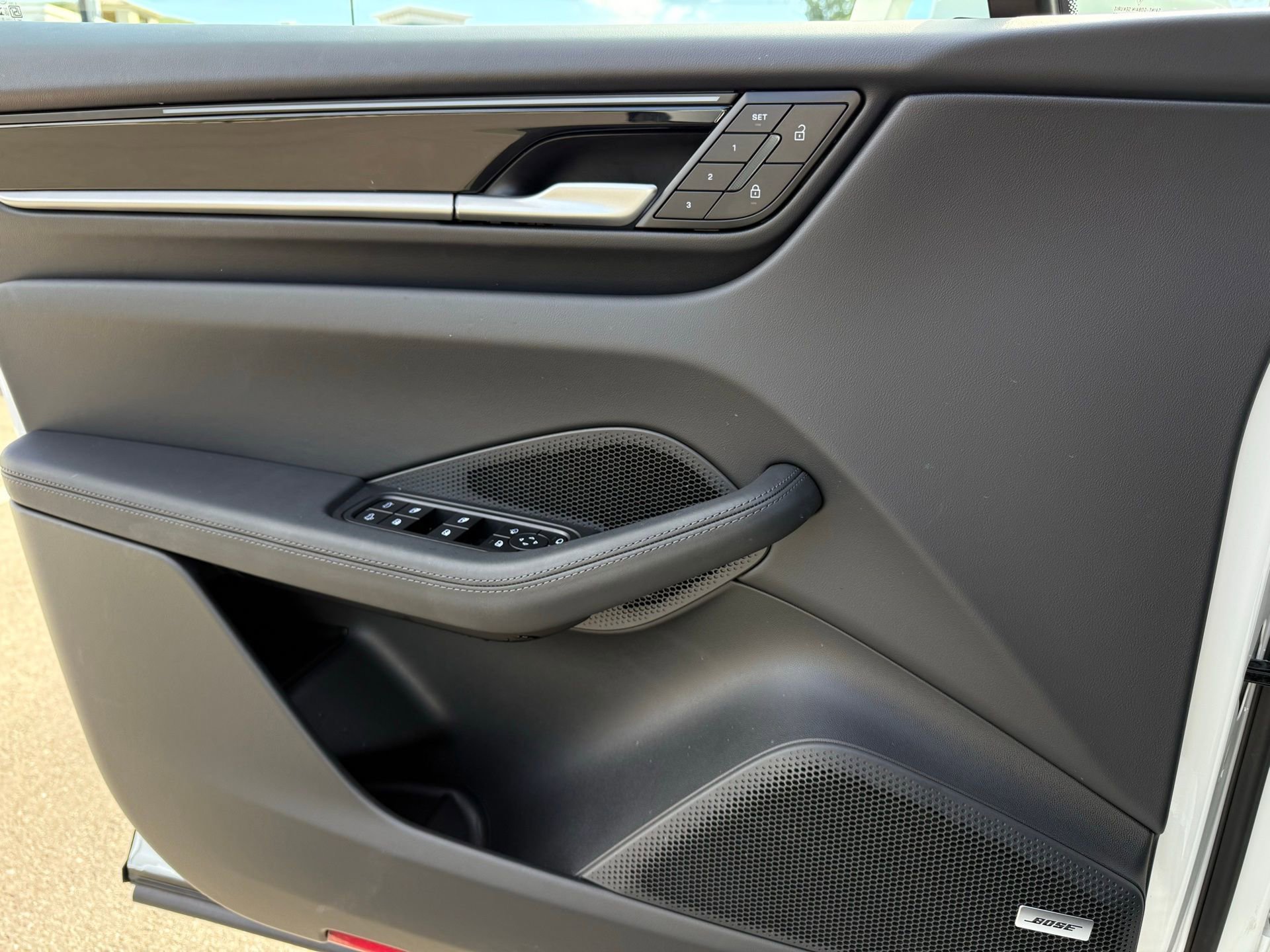 Used 2025 Porsche Macan 4 Electric image 24