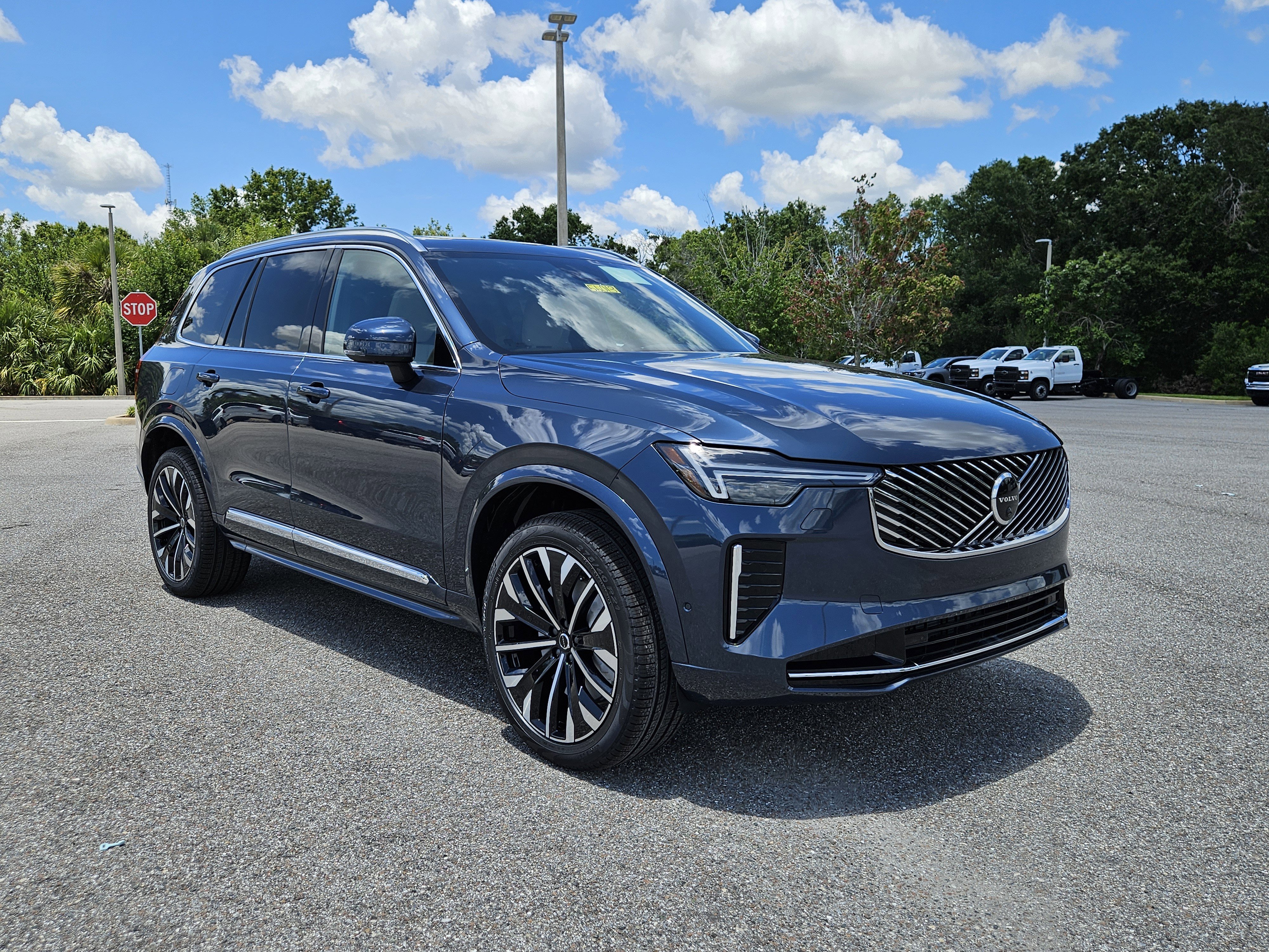 New 2026 Volvo XC90 B5 Plus image 1