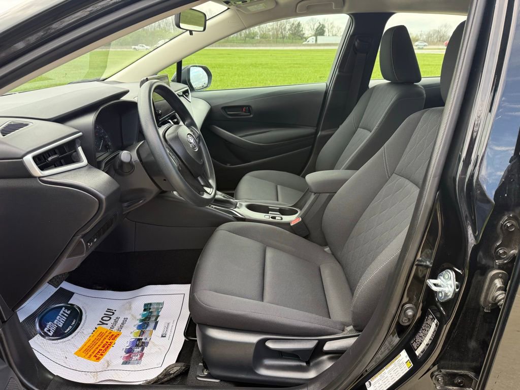 Used 2025 Toyota Corolla LE image 27