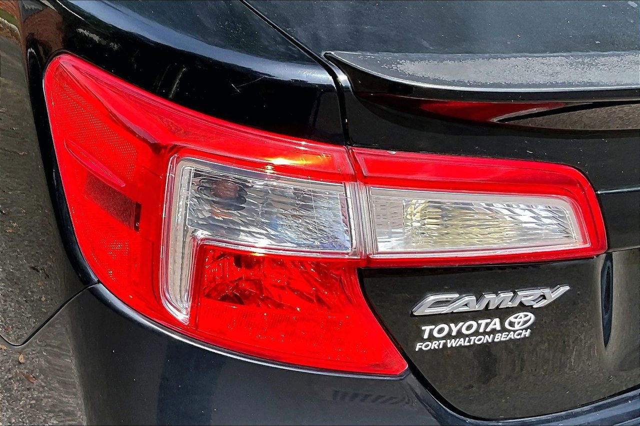 Used 2013 Toyota Camry SE FWD image 19