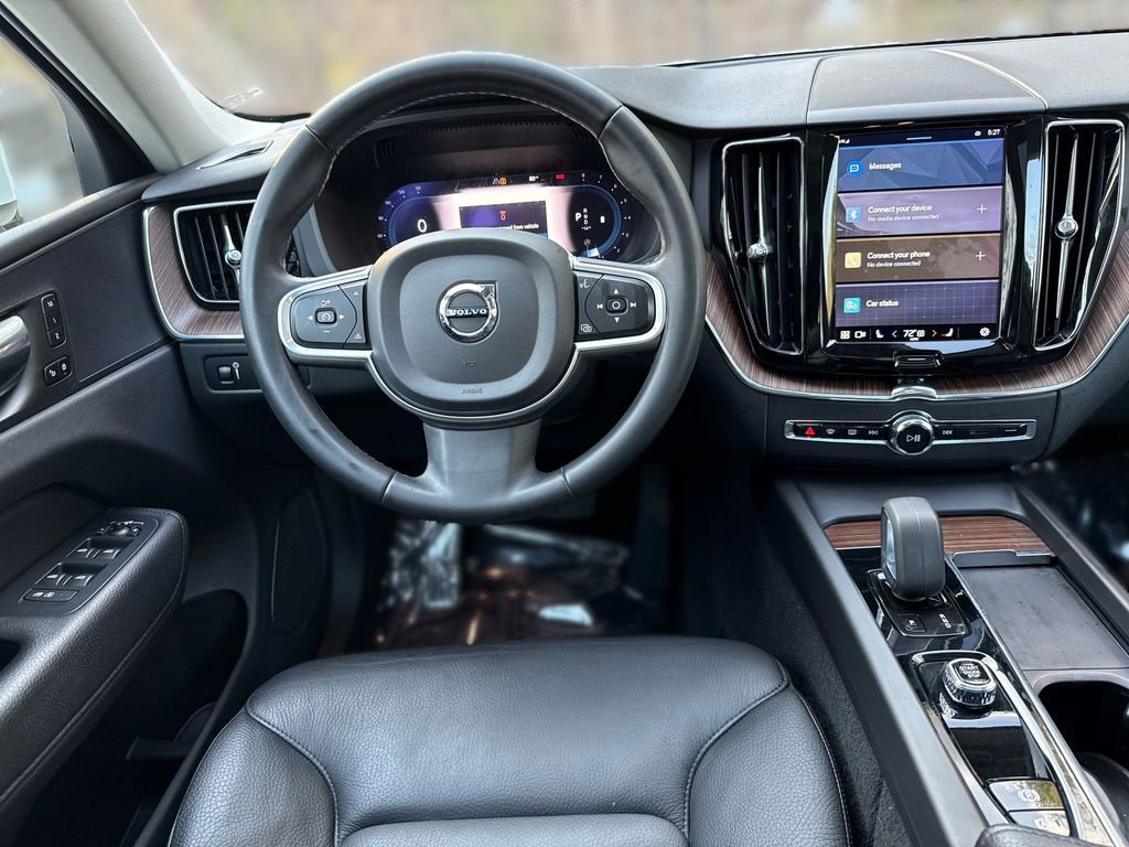 Used 2022 Volvo XC60 B5 Momentum image 22