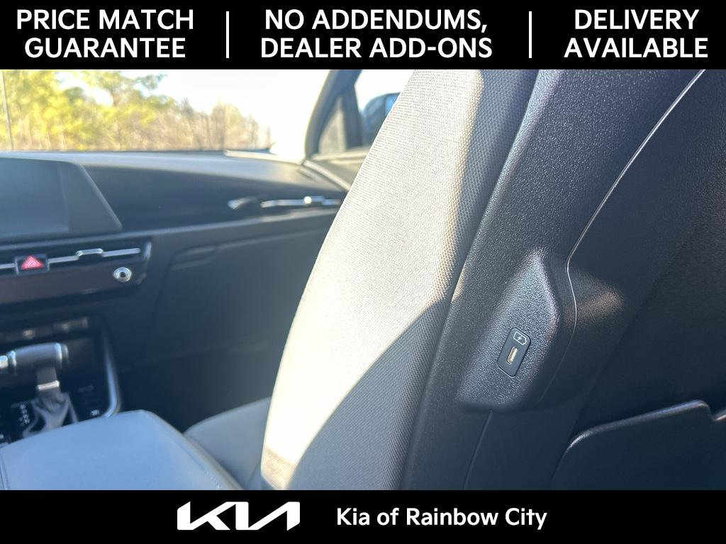 Used 2025 Kia Niro LX image 36