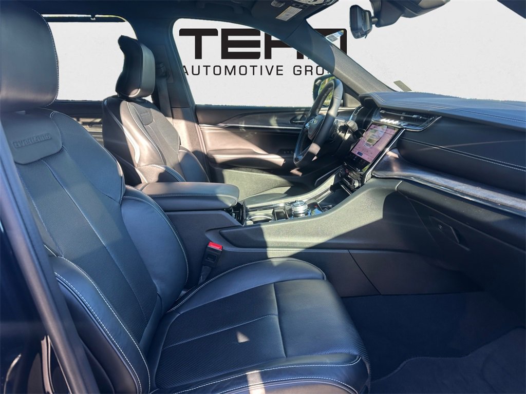 Used 2025 Jeep Grand Cherokee L Overland w/ Advanced Protech Group III image 27