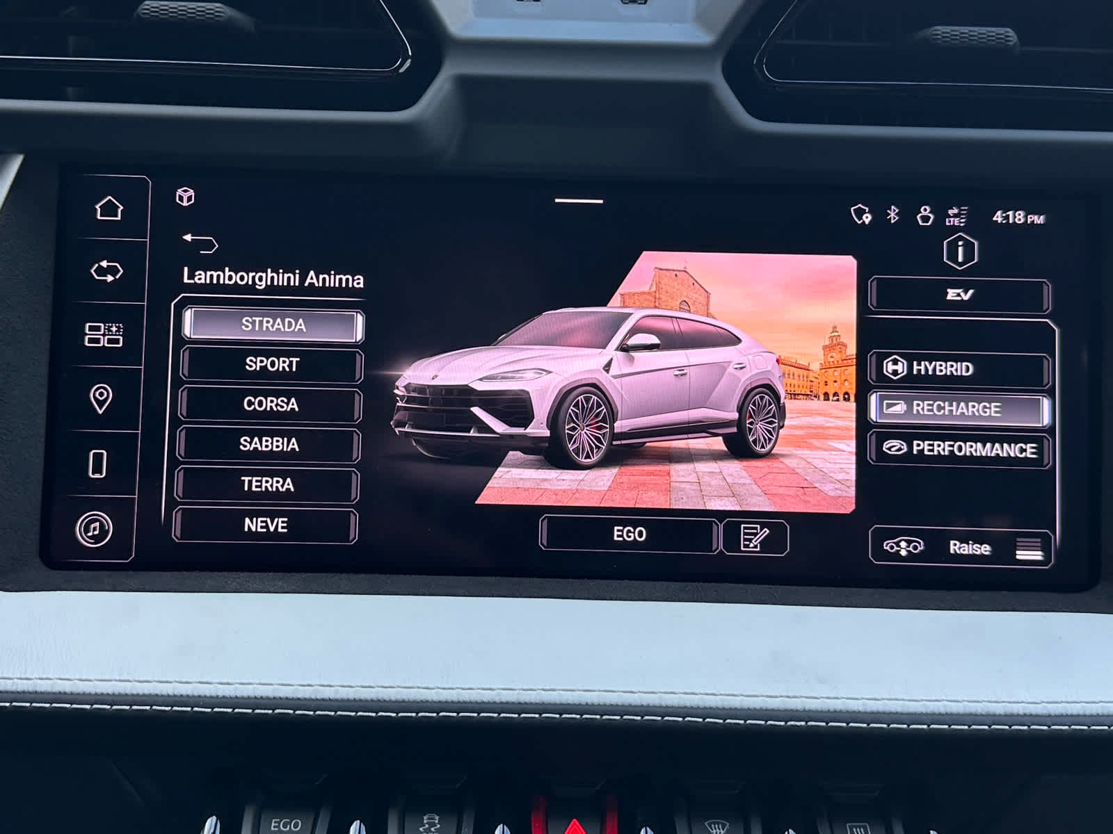 Used 2025 Lamborghini Urus Performante AWD/4WD image 27