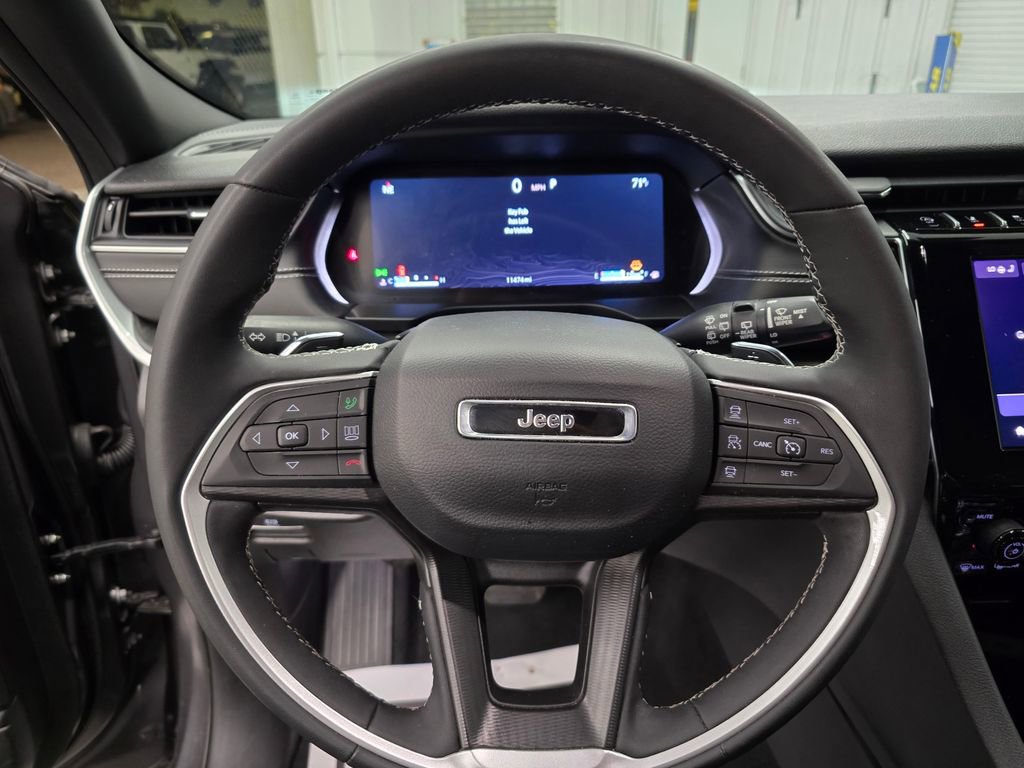 Certified 2024 Jeep Grand Cherokee Laredo w/ Luxury Tech Group I AWD/4WD image 17