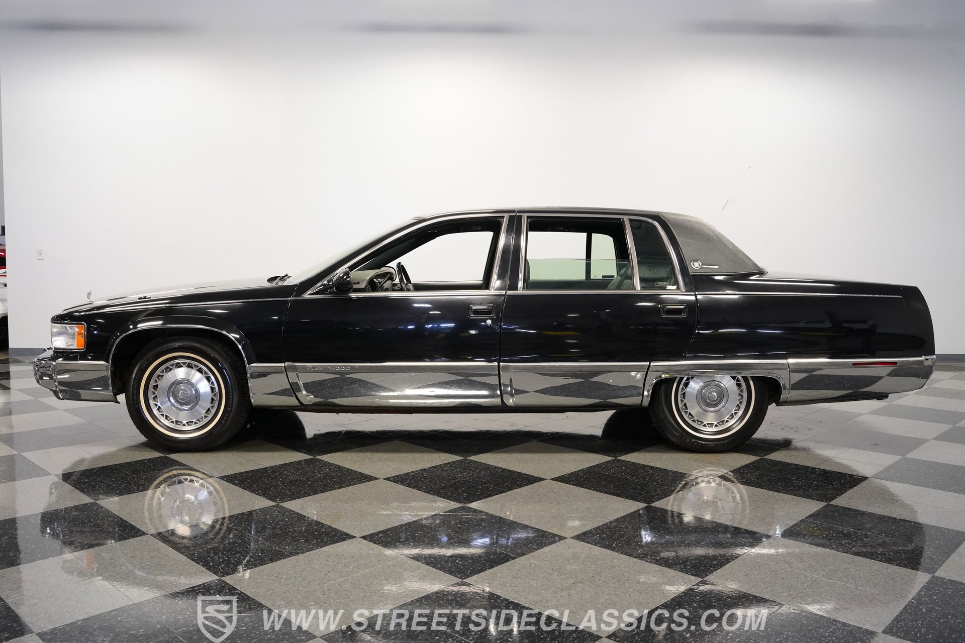 Used 1995 Cadillac Fleetwood Brougham RWD image 8