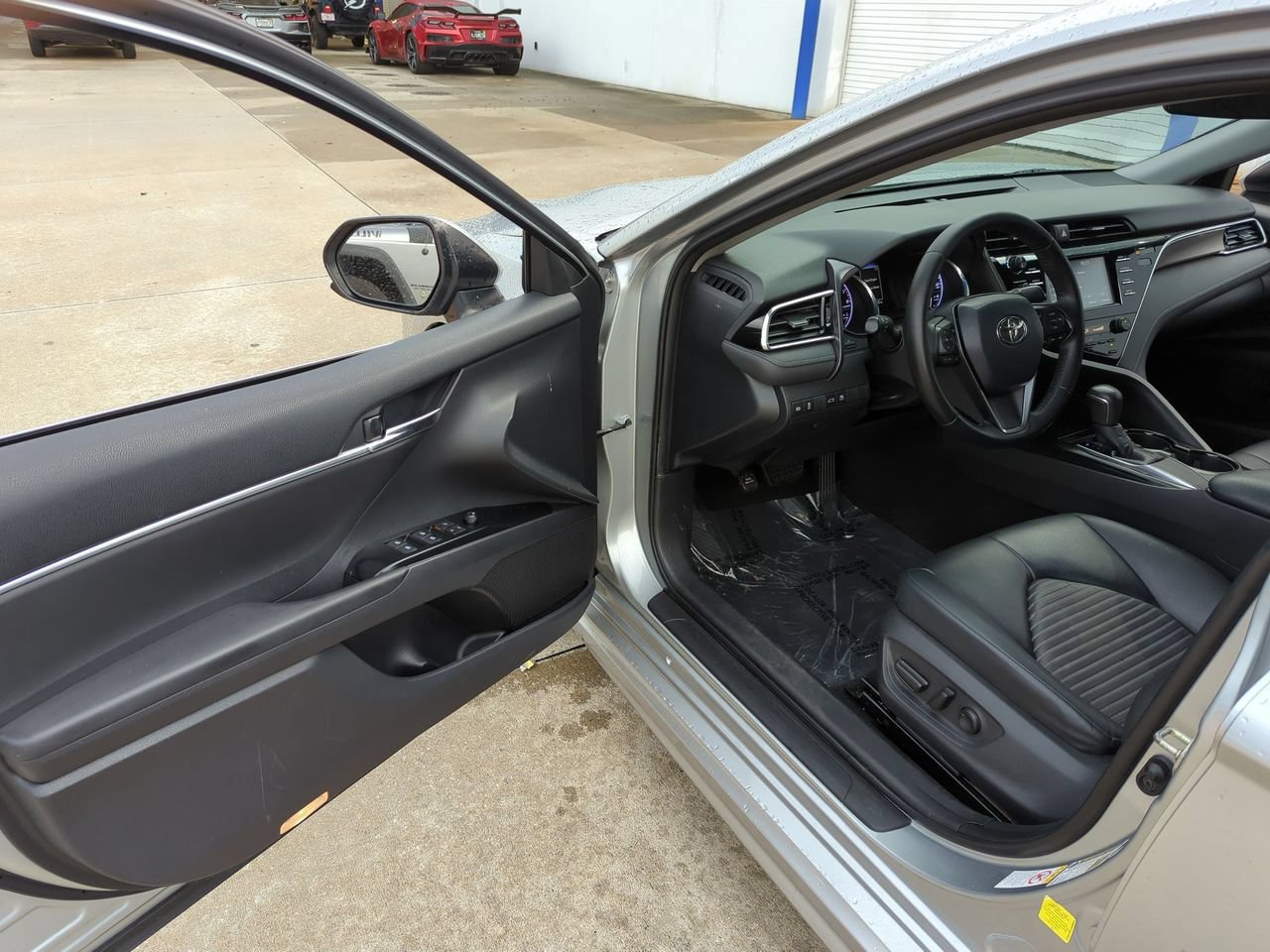 Used 2018 Toyota Camry SE FWD image 6