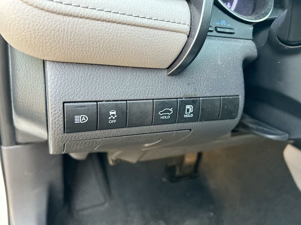 Used 2020 Toyota Camry SE FWD image 14