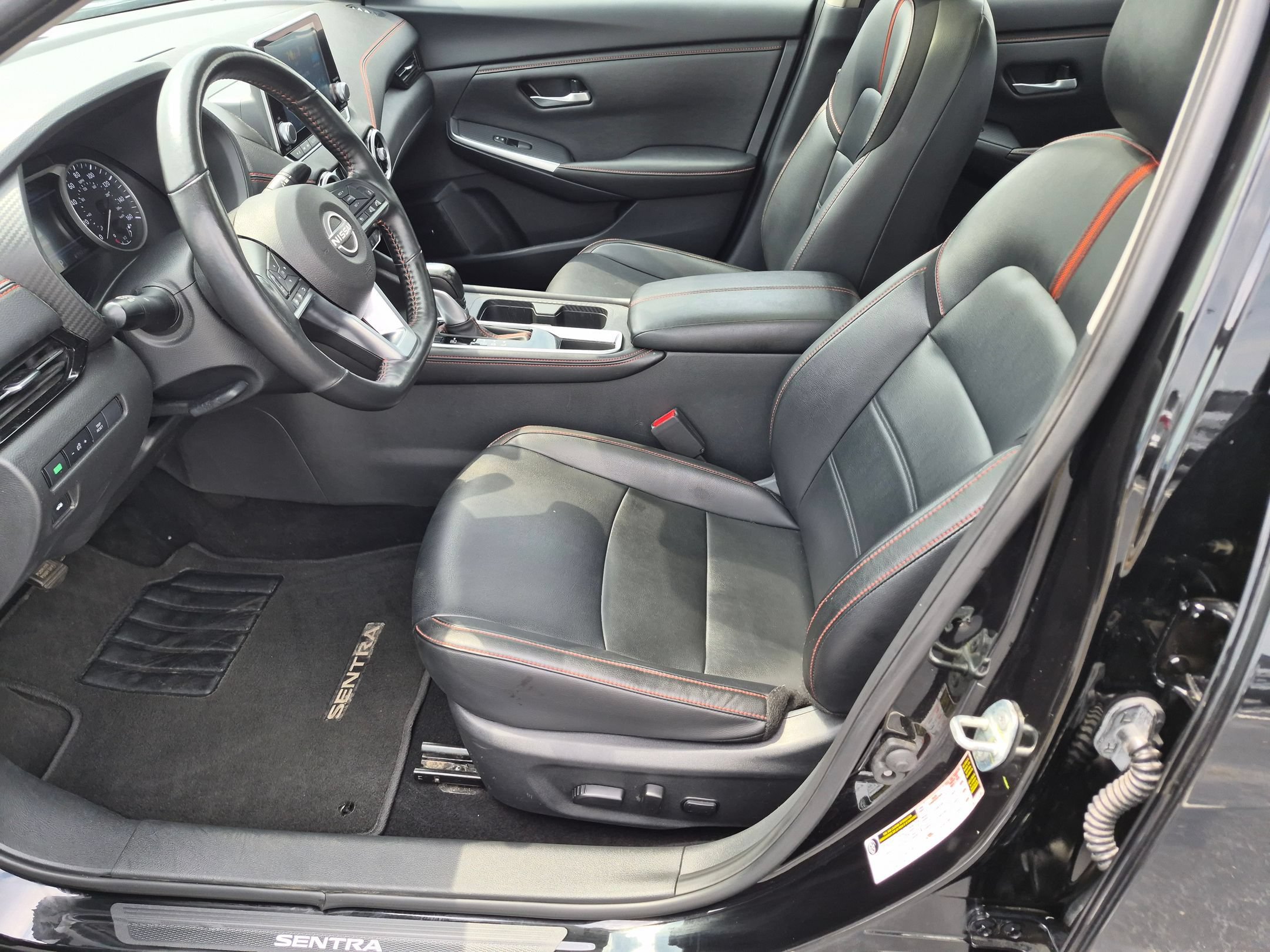 Used 2025 Nissan Sentra SR w/ SR Premium Package FWD image 14