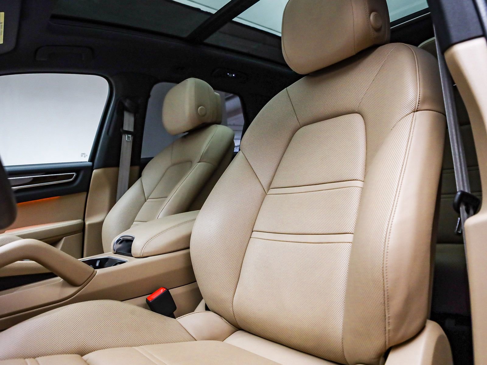 Certified 2022 Porsche Cayenne Platinum Edition image 5