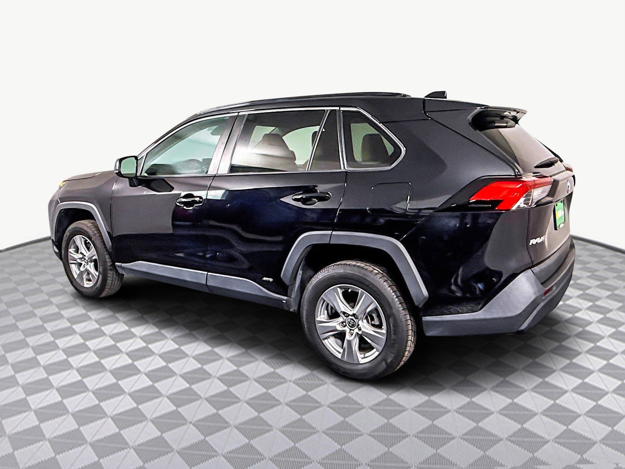 Used 2022 Toyota RAV4 LE image 7