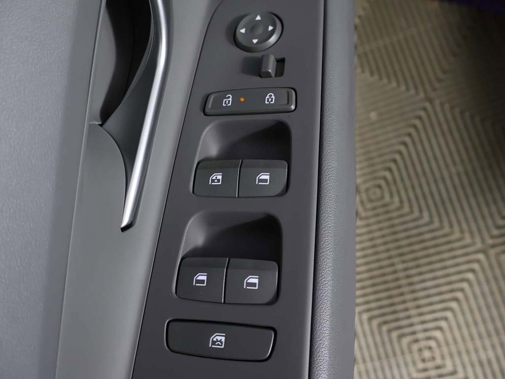 Certified 2025 Hyundai Elantra Sport image 31