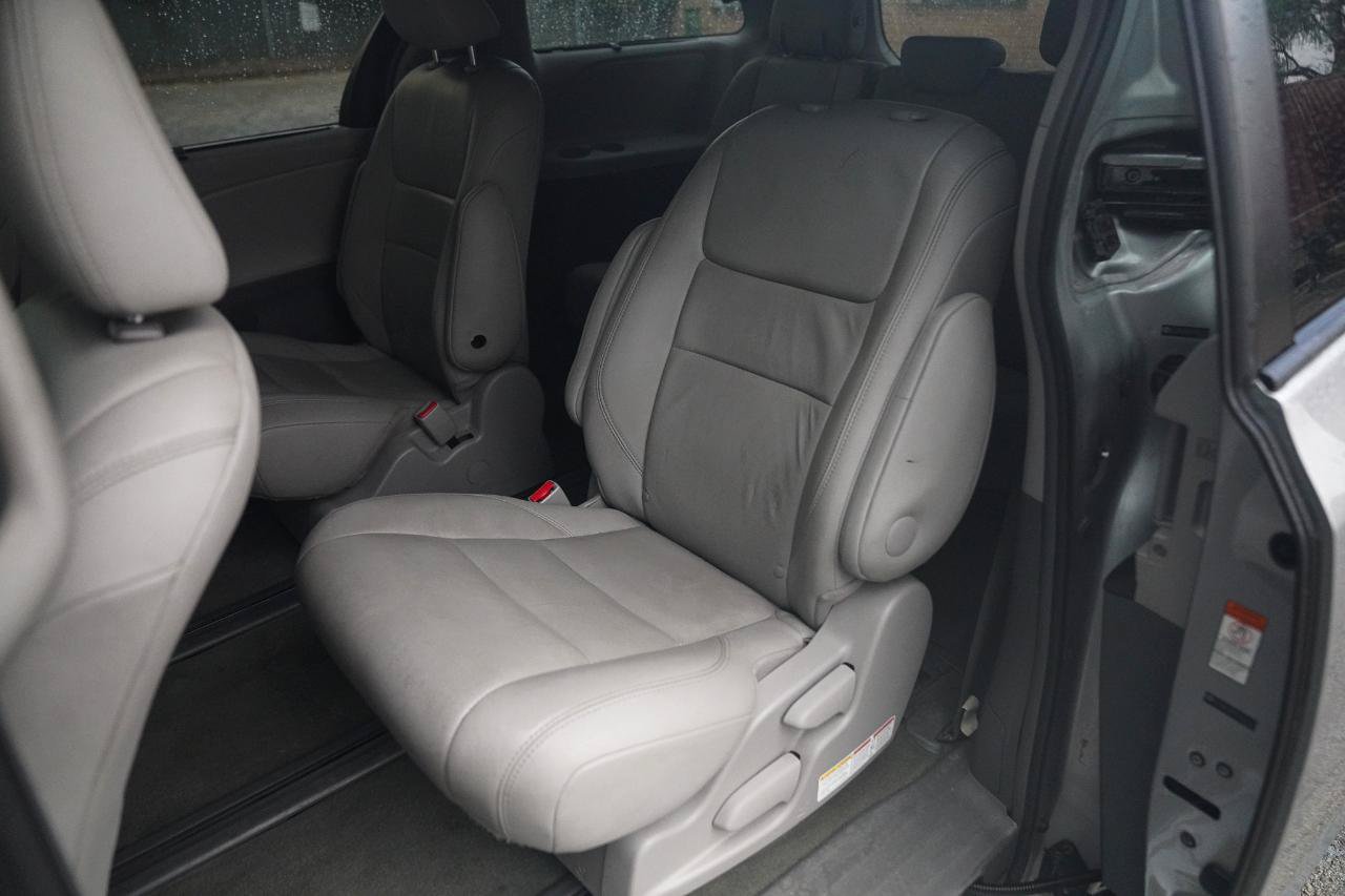 Used 2015 Toyota Sienna XLE w/ XLE Navigation Package AWD/4WD image 26