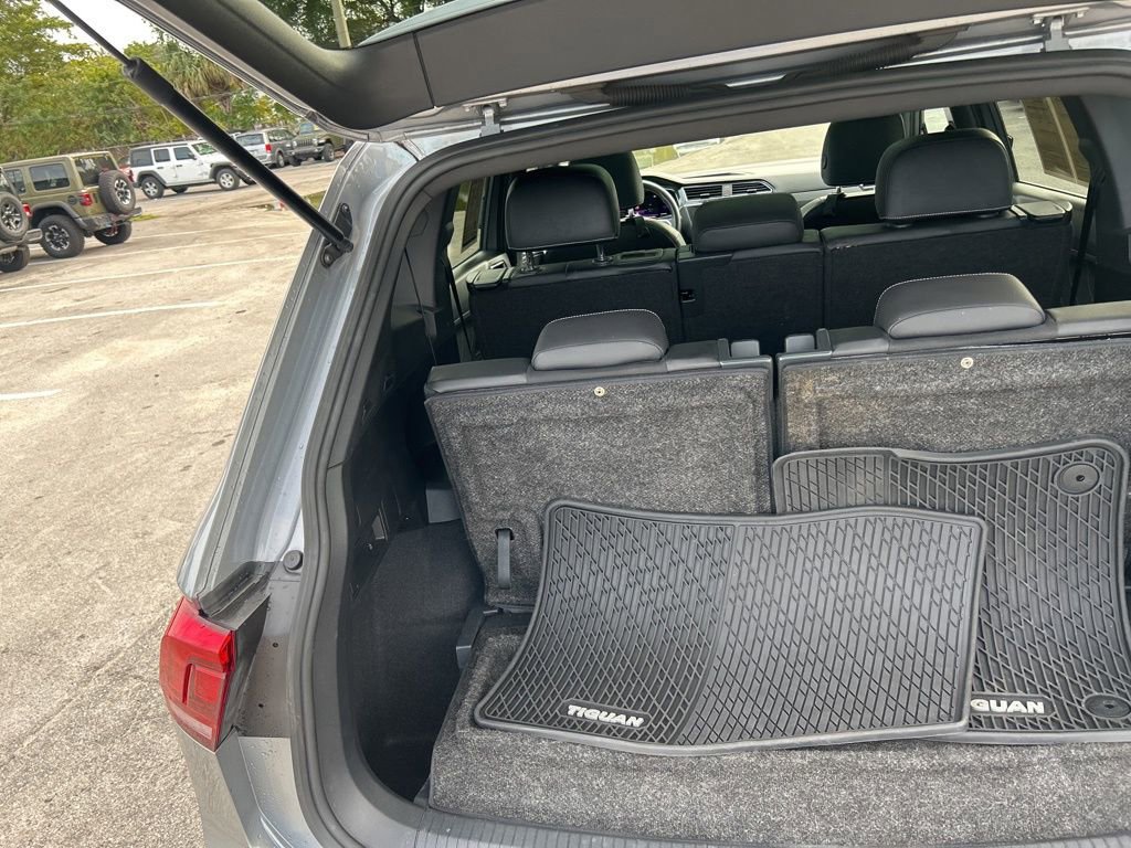 Used 2023 Volkswagen Tiguan SE R-Line image 34