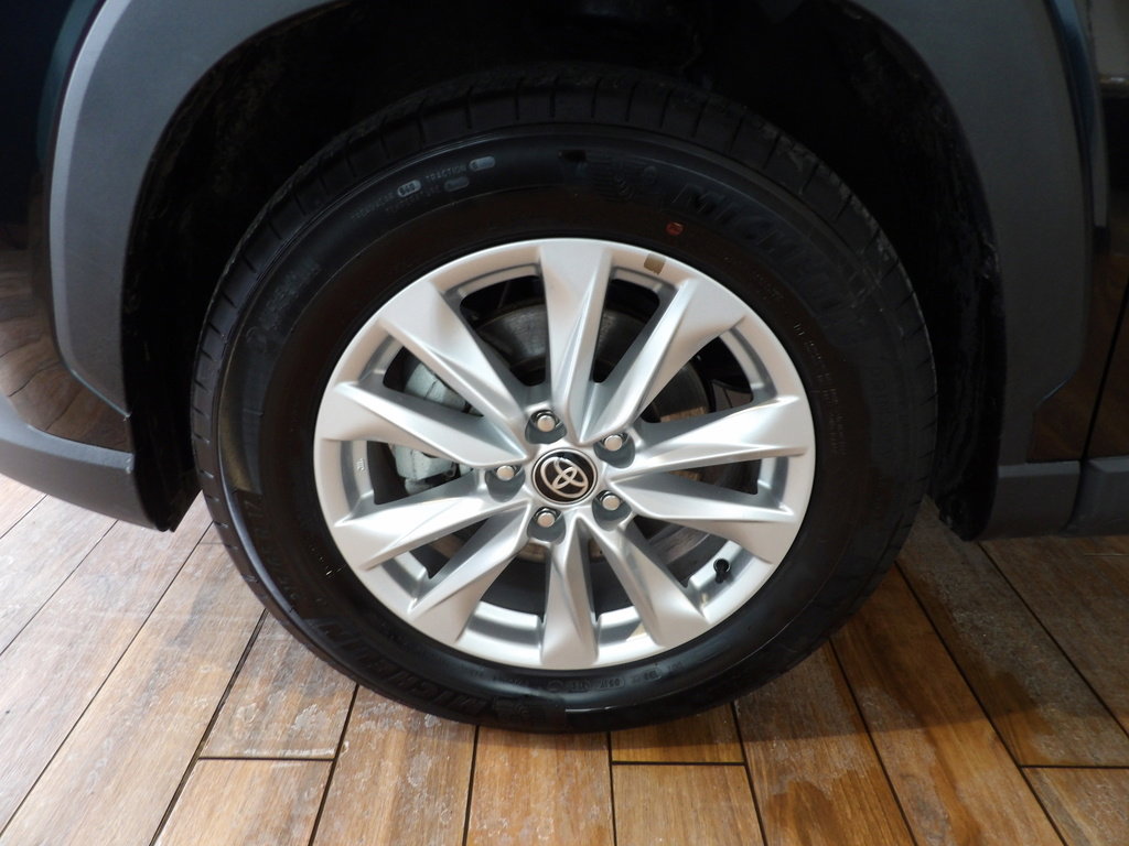 Used 2025 Toyota Corolla Cross LE image 10