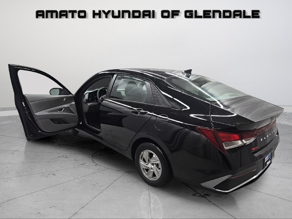Certified 2026 Hyundai Elantra SE FWD image 10