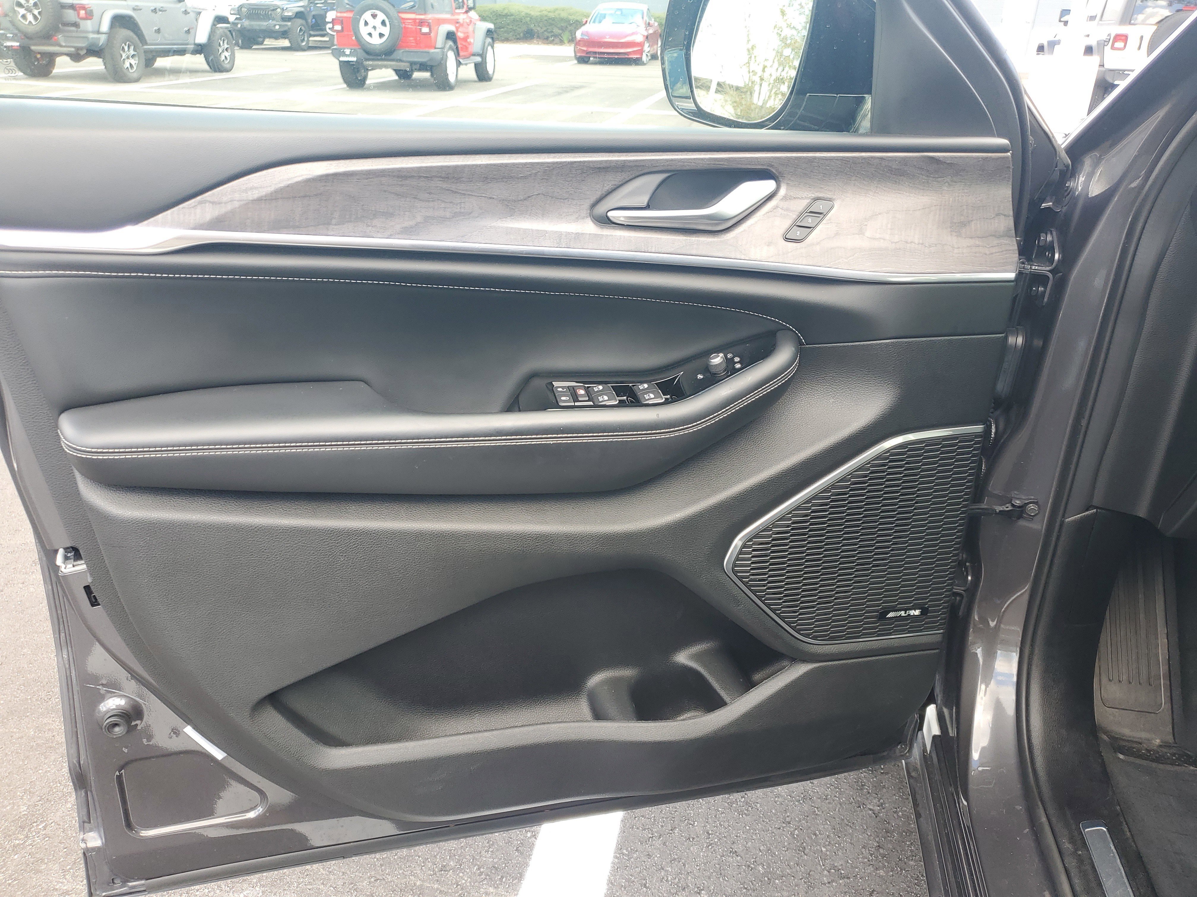 Used 2023 Jeep Grand Cherokee L Overland image 14