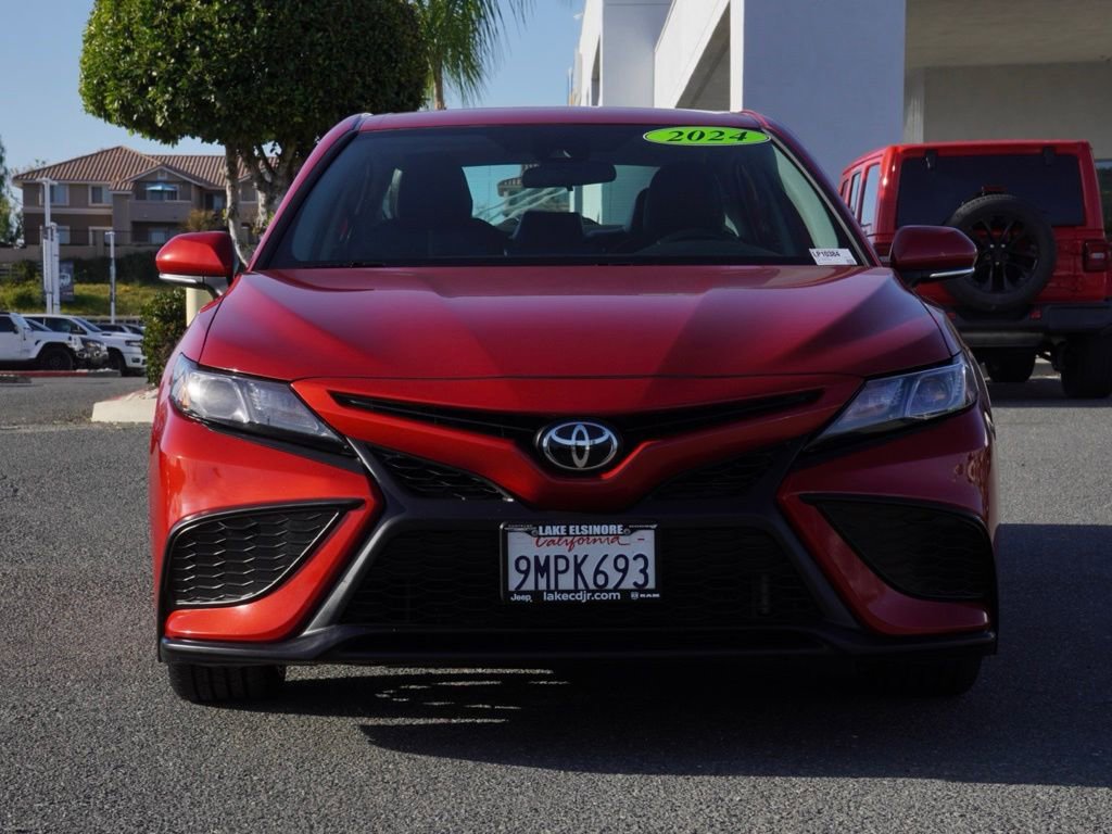 Used 2024 Toyota Camry SE image 9